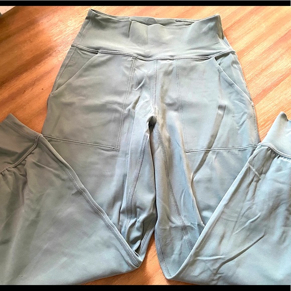 Lululemon Align™ Jogger Crop 
23" - Picture 2 of 4